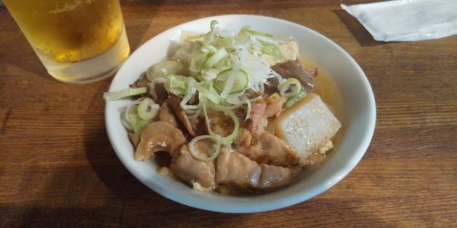 千葉方面から東京に戻る。<br />途中で新御徒町で降りて、前から気になっていた佐竹商店街をぶらつこう。<br />商店街は結構長く、昔ながらの店もあって楽しい。<br /><br />往復してから上野方面に歩いて行く。<br />久しぶりに昭和通り近辺を散策。無機質だと思った首都高の道も懐かしい。<br /><br />そしてアメ横到着。<br />アメ横のガード下にある人気の居酒屋が目当て。<br />『文楽』<br />いつもは外のテーブル席だが、一人なので初めて店内のカウンターへ。<br /><br />生ビールと煮込みを注文し、気分の良い夕飲み!<br />ビール2杯に満足して新宿の待ち合わせに向かう。<br /><br />新宿では西口にあるリーズナブルな居酒屋2軒をはしご。<br />あまり食べなかったが、ビールやハイビールは結構飲んだ。<br />アメ横から3軒のはしご酒は楽しい。<br /><br />翌日は成増ではしご酒。<br />駅前にある『焼鳥日高』で軽く一杯。<br />続いて沖縄料理屋へ」<br />『島人』<br /><br />ゴーヤチャンプルーや島豆腐の麻婆豆腐を食べながらオリオンビールやシークワーサーサワー!<br />美味しい料理と酒で沖縄気分を満喫。