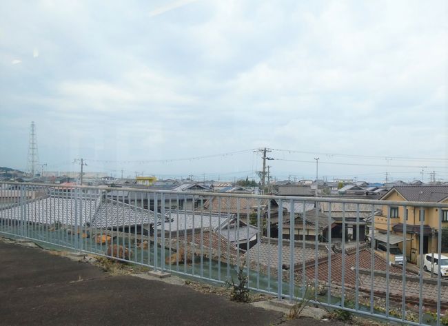 南海多奈川線に乗ってみました。<br /><br />大阪府の南部、みさき公園駅から多奈川駅まで、距離は２．６ｋｍという短い路線であり、沿線にある工場への通勤路線だったり、沿線にある深日（ふけ）港への連絡路線だったりしたわけですが、<br />開業から８０年近く経ち、当初対象だった工場は既になく、深日港も以前は四国方面のフェリーなど運航されていたようですが、今はだいぶ縮小しているようです。<br />そのような状況なので、正直、地味な感じがしますが、実際に乗ってみると、それなりの面白さがある、と思います。