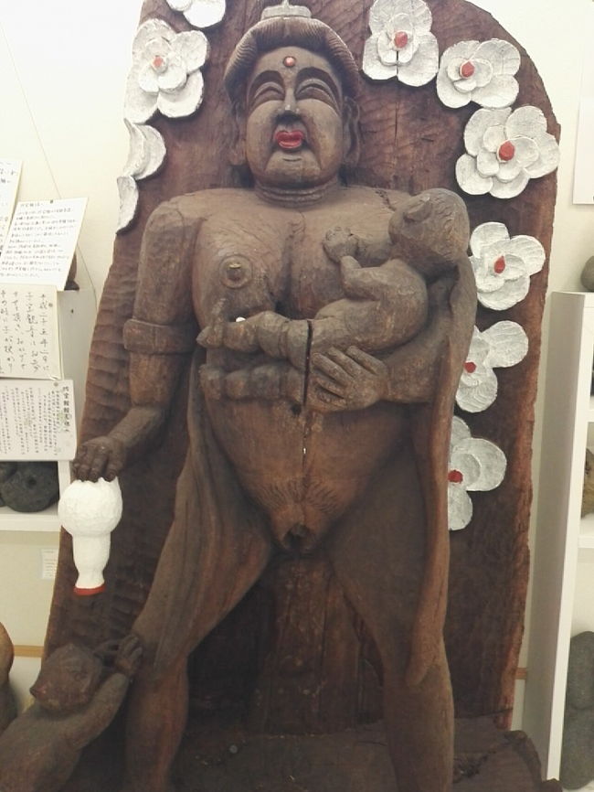 コロナの非常事態宣言も解除されて、少しは気持ちも楽になった今日この頃🎵<br /><br /><br />あたしはというと……相変わらずお仕事が忙しくって、連日残業&毎週休日出勤……😞💧<br /><br /><br />お陰で残業代もそれなりに入るし、会社からは臨時ボーナスもタンマリ出たし、国の給付金も入金されたし……👛<br /><br /><br />お金はあっても時間が取れない……😞💧<br /><br /><br />嬉しいのか悲しいのか……❓<br /><br /><br />あたしはやっぱり悲しいわ……😞💧<br /><br /><br />だってあたしは旅に出るために仕事してるもんだからぁ~……どこにも行けないのは結構なストレスよん⤵⤵⤵<br /><br /><br /><br />ってことで、非常事態宣言も解除されたんで早速近場の草津温泉までフラッと旅立ってみましたぁ😃<br /><br /><br /><br />①「新しい愛車に乗って草津温泉へトライブよぉ~by オキャマ一人旅♪」<br />https://4travel.jp/travelogue/11629622<br /><br />②「草津温泉の後は水沢観音&珍宝館へby オキャマ一人旅♪」⬅こちらですぅ🎵<br /><br /><br />
