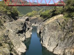 静かな渓谷、飛水峡（岐阜）の絶景を歩く