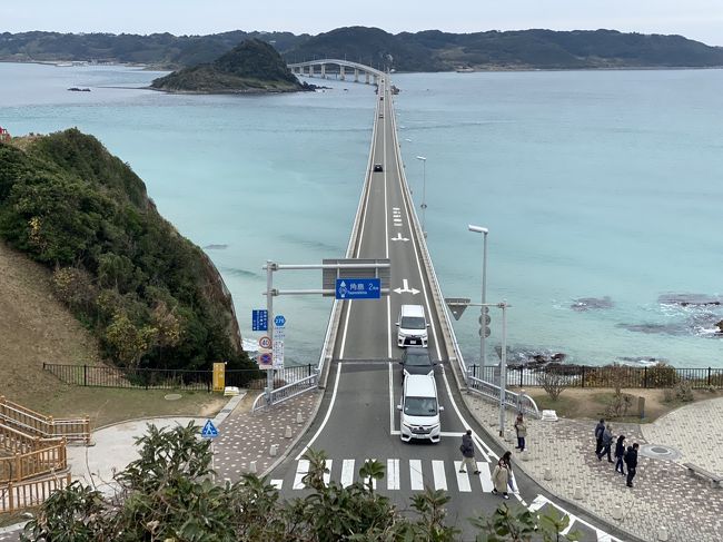 2019年も年末は国内旅。人生で初めて青春18きっぷを使って、これまで行ったことのない県に行こうということで鳥取・島根・山口を廻ることにしました。これで本州は秋田県以外全て行くことになります(ただし、子供の頃にしか行ってないため４トラ的には埋まっていない所もあります)。<br /><br />初詣を出雲大社にしたかったので、それを軸に日程を組んでいました。当初は年末のみ運行している「ムーンライトながら」に日付の変わる最初の駅である小田原から乗って移動時間を短縮し、昼までに鳥取に着くところからルートを組み立てていましたが、ながらの指定席券が取れなかったので計画は全て崩れました。<br /><br />と同時に、当初は28日からだった冬休みが2日前倒しで26日からになっちゃいました。だったら海外行けたんじゃないかなーと思いつつ、もう切符は買っちゃったので計画続行。せっかく時間が出来たので５枚組の切符で移動日と観光日を分けて、ゆっくり廻ることにしました。結果、鳥取からではなく、時間をかけたい山口から入るルートに変更しました。<br /><br />新橋駅始発から電車旅をスタートさせましたが、初日の目標の新山口までたどり着けませんでした。図らずも宿泊することになった岩国には世界遺産を目指す「錦帯橋」があるので、それを見てから新山口へ行き、秋芳洞を見てから一泊。<br /><br />この日は山口県をぐるりと移動。山陰編に入ります。<br /><br />山口で特に行きたかったのは角島と元乃隅神社ですが、どちらも車がないとアクセスがしづらいところ。都合よくこの２箇所を回ってくれる観光バスがあることを知りましたが、年内の運行は27日まで。公共交通機関でこの２つを同じ日に行くのは不可能だ、うーんうーんと悩んでいた矢先に旅程を２日伸ばせることになったのでラッキーでした。<br /><br />ということで、この日は新山口から県をぐるりと回って角島へ行き、そのまま元乃隅神社のある長門市を通り過ぎて萩に宿を取ります。長門湯本温泉とかも考えたけど、その方が元乃隅神社に向かう電車の接続が悪かったので。<br /><br />車を持たない私の角島観光の大まかな計画は、まず電車で特牛駅まで行ってバスで角島大橋の手前まで行く。ここで降りてしまうと次のバスが1時間来ないので、歩いて橋を渡る。そのまま島内を歩いて散策し、灯台を目指す。島内のどこかで昼食を取り、帰りはバスで一気に特牛駅に戻る、でした。角島行きバスの時刻表を見て、行きを特牛駅11:03、帰りを尾山憩の家15:17発に設定。そして特牛16:16発で萩へ向かう。<br /><br />が、色々調べているとバスは誰もいないと時間まで待たずに通過してしまうことがあるという。また、橋の手前から島の灯台までは地図によると徒歩約１時間半。また橋は徒歩で渡るのは禁止ではないが、歩道もないしかなり危ない、徒歩で渡る人はほとんどいないという記述を頻繁に見かけます。大荷物背負って耐えられるかという不安が残る。電車との接続については、手前の滝部駅で電車を降りることにしました。ここがバスの起点となります。運賃は高くなるけどその方が安全だし、行きと帰りで違う駅の方が楽しいですしね。<br /><br />今回の旅程<br /><br />12月26日　自宅→銀座→錦糸町(コンサート)→銀座<br />12月27日　新橋→品川→小田原→熱海→浜松→新居町→大垣→米原→姫路→相生→岡山→糸崎→岩国<br />12月28日　岩国→新山口→秋芳洞→新山口<br />12月29日　新山口→滝部→角島→特牛→長門市→萩　★いまここ<br />12月30日　玉江→長門古市→長門市→玉江<br />12月31日　東萩→浜田→出雲市<br />１月１日　出雲市→出雲大社→松江→鳥取<br />１月２日　鳥取→浦富海岸→鳥取<br />１月３日　鳥取→城ケ崎温泉→福知山→園部→京都→米原→大垣→浜松→熱海→小田原→大船→新宿→自宅<br />