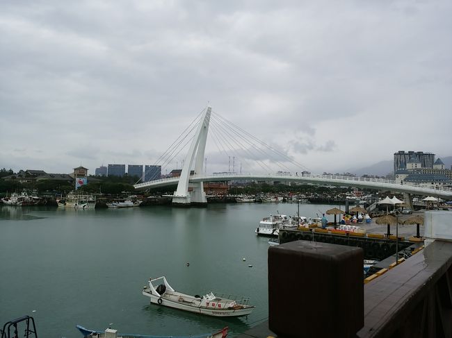 2月の台湾は寒い!<br />最高気温9度、最低気温7度。<br />おまけに雨だった!<br />キャノンのカメラで写真を撮ることが躊躇われるほど降っていた。<br />雨でも写真が撮れるスマートフォンを活用した。<br />スマホというのは、なんて便利なんだろうと実感。<br /><br />