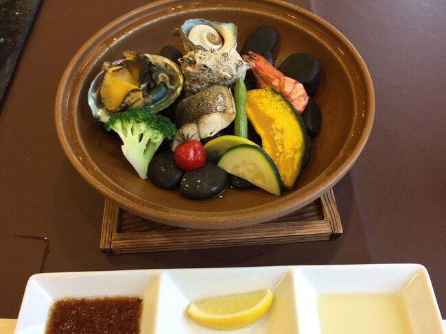 久しぶりの温泉一人旅。まだ遠出する気分じゃないし、館山で千葉県民限定のお得なプランを見つけたので、たまには県内でゆっくり1泊するのもいいかな~、と行ってきました。<br />海の見える温泉に入って、人生初アワビを食べて、のんびりしてきました。
