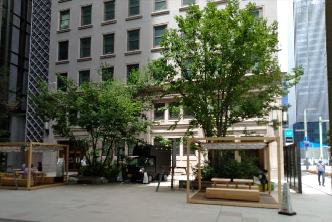 とある業務に関わる資格のため、地味にまる一日セミナー×2を受け(て最後にレポートを提出す)る7月の2連続週末、会場は、行きたくないけど東京駅(八重洲)。<br />平日は相変わらず在宅勤務で感染リスクを避けて生きているのに、わざわざこんなエリアに!まあ平日よりは空いているエリア、となんとか自分を納得させて出かけました。<br />だってなかなかの受講料数万円、キャンセルの連絡もないし、まったく通常開催っぽい…恨めしい気持ちを抱きつつ参加(内容はもちろん為になったので良かったのですが)。<br />せっかく行くのだから、おひとりさまランチと、駅地下スイーツたのしまないとね。<br />ということで、なかなか地味な旅行記ですが(旅行いけないからリアルタイムだと必然的にそうなります)、、、。<br /><br />。