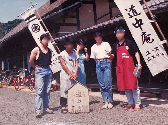 数十年ぶりの南東北の旅。<br />三日目は松島から仙台市内へ。<br />残念ながら昨年１０月末で閉館された、<br />僕の旅の原点ともいえる「道中庵ユースホステル」を<br />１９９１年以来２９年ぶりに再訪しました。<br /><br />最初の写真は1989年夏。<br />道中庵ユースホステル建て替え前のものです。