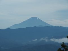 梅雨の晴れ間に富士山を望む　景信山から高尾山へ縦走