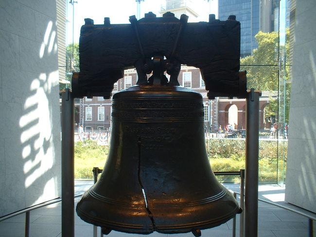 ペンシルベニア州フィラデルフィアは、英国からの独立直後は臨時の首都が置かれたり、独立記念館があるなど歴史的な街です。独立記念館に保存されている自由の鐘は、罅が入ったままです。私設の美術館で、バーンズ財団は予約が必要です。ルノワールなど名品があります。