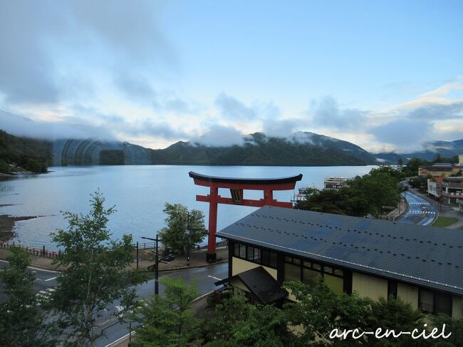 【交通手段】往路－JR東海（のぞみ）＆JR東日本（やまびこ）<br />　　　　　　復路－東武特急（けごん）＆JR東海（のぞみ）　　　　　<br />【宿泊先】＜中禅寺湖＞ホテル花庵<br />　　　　　＜日光＞日光金谷ホテル<br />＜個人手配＞<br /><br />【行程】<br />6月 9日（日）　中禅寺湖へ移動<br />6月10日（月）  ホテルステイ<br />6月11日（火）  中禅寺湖遊覧<br />6月12日（水）  中禅寺湖周辺観光→日光へ移動<br />6月13日（木）  日光東照宮<br />6月14日（金）  浅草観光→帰宅<br /><br />今回は、母のお祝い旅行。<br />父「中禅寺湖で、男体山を撮りたい！」<br />母「日光東照宮に行ってみたい！」<br />というリクエストで、家族旅行では初めての関東方面へ出かけました。