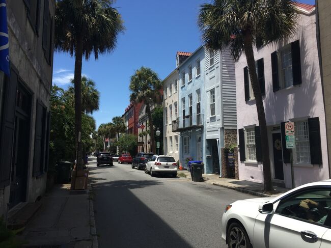 アメリカン人が行きたい旅行先第一位になっているチャールストン。歴史地区の中にある立体駐車場に車を停めて、いきなり素敵な雰囲気に感激です。