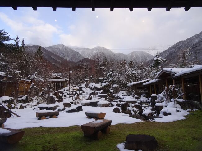 １２月の奥飛騨は雪が降る確率も高いけど大雪じゃなければ<br />道はそこまで心配では無いので大雪が降らない事を祈って<br />２０１７年〆の温泉に入りに行って来ました<br />宿は新穂高温泉の谷旅館、日本秘湯を守る会加盟宿<br />新穂高温泉にはお気に入りの宿が２軒あるのでこちら初めての宿泊<br />さてさてお気に入り３軒目となるか！？<br />