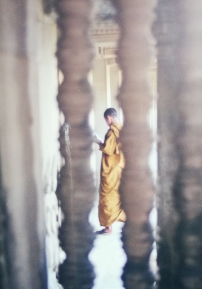 コロナのために、自由に旅ができない状況にひたすら耐える日々。<br />私は今年の海外旅を既に2回キャンセル(*_*)<br />仕方ないと諦めつくけど、いつになれば海外へ行けるんだろう?<br /><br />今から20年以上前の思い出を旅行記にしました。<br />フイルムカメラで撮影した大量の写真にスマホを向けたため、お見苦しく、すみません。<br />さらに記憶違いも多々ありそうです…。<br /><br />当時は小学生だった子ども達を連れての海外旅で、何かと心配だったけど、伸び伸び楽しめたのは、優しくして下さった地元の皆さんのおかげでした。