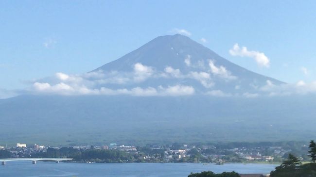 7/19(日)－7/21(火)でいつも宿泊しているラビスタ富士河口湖へ行ってきました。<br />梅雨空で富士山は見えないかと思いましたが、午前中は富士山を見ることができました。<br />もっともこの時期の富士山は中腹から山頂にかけての雪はほとんど残っていませんでした。<br />