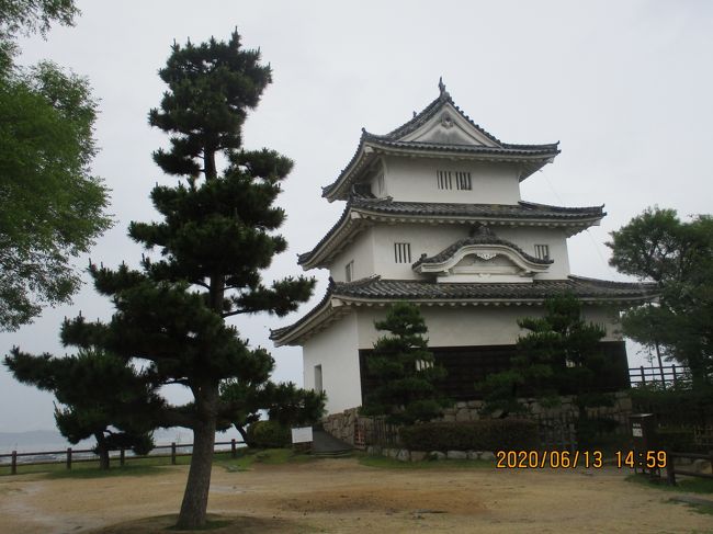 　四国周遊のドライブ旅も高松市が最終の観光地になります。「高松市」は県庁所在地で市街の観光も見どころが多くありました。高松城と市内各所と四国観音霊場札所を周遊しました。「高松城 別名 玉藻城」と呼ばれます。<br /><br />　四国周遊ドライブ走行距離は <br />　徳島～阿南～徳島～高知～松山～高松～徳島～坂出＝８４５ｋｍでした。<br />　<br />　四国の旅はもう無いでしょう。最後になります。来年の２月に愛車の車検が切れます。長年お世話になりました。「マツダクーペ・パブリカ・トヨペット・コロナ・クラウン・クレスタ・・・マークⅡ」数十年の車歴です。<br />この間の自分からの事故は一度もありません。ゴールドは２５年間続いています。年間の走行距離は １０，０００ｋｍ以上ですが、事故はいつ起こるか分かりません。安全・安心運転を常に心がけています。