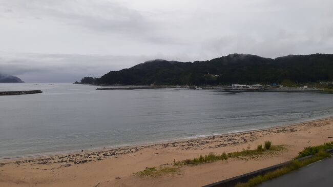 ご覧戴きましてありがとうございます。<br /> 2020年7月24日の祝日から2020年7月26日までの3日間、「三連休東日本・函館パス」を利用して北海道の函館と岩手県の三陸海岸沿いを旅してきました。<br /> 7部構成での公開を予定していて、パート1からパート4まではそれぞれ以下のとおり紹介しました。<br /><br />◎パート1→1日目の行程のうち①東京から函館までの移動の様子、②途中で立ち寄った青森でランチを頂いた時の様子等<br /><br />◎パート2→1日目の行程のうち残りの全て、具体的には①金森赤レンガ倉庫付近を散策した時の様子、②入舟町海水浴場付近を散策した時の様子等<br /><br />◎パート3→2日目の行程のうち①函館駅前にある「ハコビバ」という商業施設を散策した時の様子、②函館から釜石までの移動の様子等<br /><br />◎パート4→2日目の行程のうち残りの全て、具体的には①三陸鉄道で釜石~吉浜間を往復利用した時の様子、②吉浜海水浴場を散策した時の様子、③吉浜の津波石を見学した時の様子等<br /><br /> 今回のパート5では最終日となる3日目の行程のうち①2020年3月に新たに運行を行った釜石~宮古間を利用した時の様子、②釜石~宮古間の途中に位置する吉里吉里海水浴場と浪板海岸に立ち寄った時の様子等をご覧戴きます。