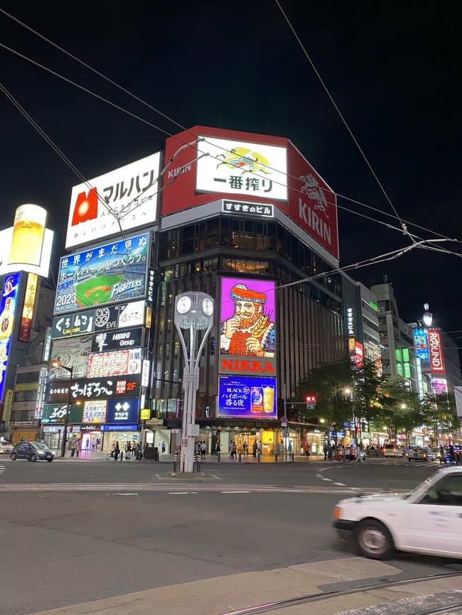 7月旅行2日目です。<br />この日は朝から岡山を出発。<br />そして羽田経由で札幌を目指します。<br />朝の出発が早い為恒例の朝のジョギングはありませんが、その分いつものラウンジ要素多めな内容となっています。<br />札幌上陸後も飲んで食っての内容です。<br />観光要素の無い残念な内容ですが、気にせず2日目の旅行記スタートです!