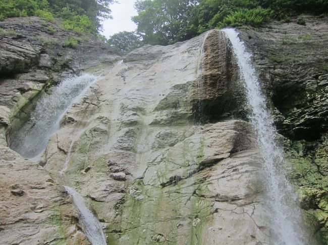 山形県の鶴岡と秋田県の川原毛地獄へ、１泊２日のドライブ旅行に行きました。<br /><br />１日目前半・・「スタジオセディック庄内」と鶴岡城周辺を観光します。<br /><br />１日目後半・・遊佐町の「旧青山本邸」を見学、日本海を見ながらドライブして由利本荘へ。<br /><br />2日目    川原毛地獄で湯滝温泉を体験して、泥湯温泉に入って、小安峡に寄って帰ります。