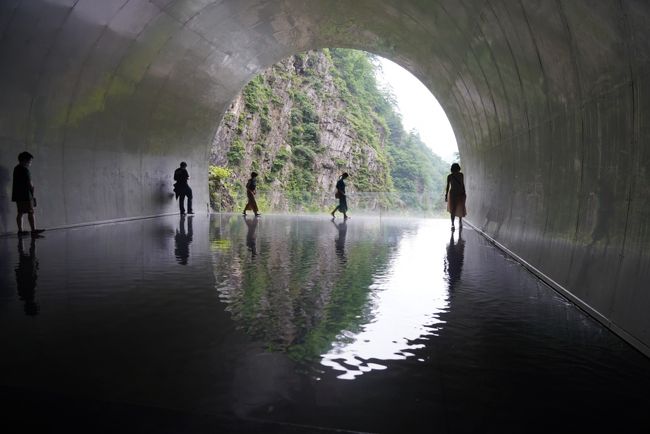 新潟空港から越後湯沢まで、慈光寺(五泉)、加茂山公園(加茂)、八木ヶ鼻(三条)、産業史料館(燕)、イングリッシュガーデン(見附)、清津峡トンネル(十日町)、最後はぽん酒館で締め、ついでにサプライズ花火@高崎の宿(遠かった)