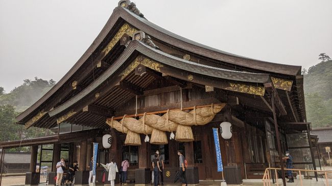 雨が降ったり止んだりする中<br /><br />出雲大社へ<br /><br />行ってみた