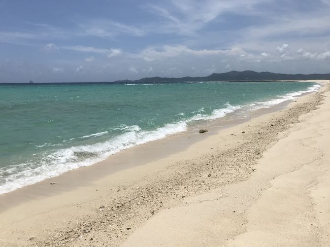 前回の続きワクワクるんるん版です。<br />７月30日朝早く中部セントレア空港発、沖縄那覇空港経由、久米島まで飛びました。<br />同日中に久米島着で、今日はゆっくり～まったり～で…と言うか、29日晩に寝てないので…<br />千葉県在住の娘の旦那が入院し、手術になり、予想外にも10時間も掛かった顛末の末の、娘の愚痴聞きに?苦労話に・・・<br /><br />で、それでも、貧乏根性の私は、朝からビール漬け・・・ホテル到着後、意識遠のき…