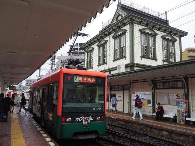 四国旅行記の2日目です。<br />朝から大雨に見舞われ、列車は運休に、、、<br />高知駅でバスターミナルに走り、何とか高知を脱出します。<br />