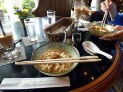 ０４．初夏のエクシブ山中湖2泊　山中湖畔の散歩道　山中湖交流プラザ きらら　ラウンジ ドルチェの昼食