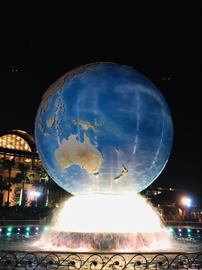 今年の夏休みは、旅行が難しいので、地元の有名テーマパークへ。<br />抽選と聞いていたけど、空いている日もあり、夏休みに入った平日の日のチケットが普通に購入出来ました。