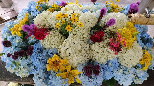 新型コロナウイルスの影響で神社でお参りをする前に手を洗ったり、口をゆすぐ手水鉢の使用ができなくなっています。そのため、今年は札幌とその近郊の神社が手水鉢に花を生ける花手水を作りました。その花手水を巡りました。