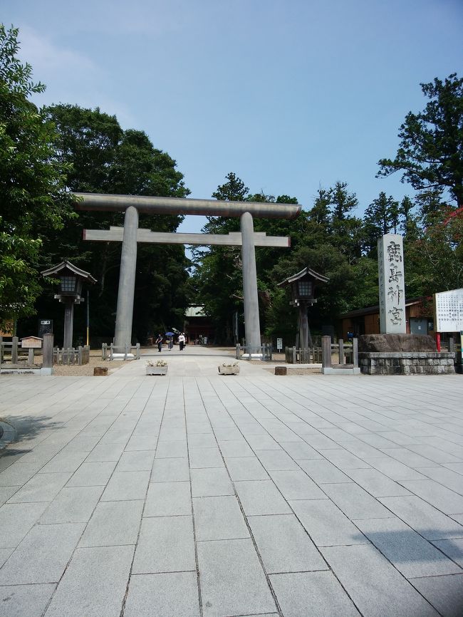 ちょっと早めの夏休みスタート。<br />平日、近場で観光客も少ないと予測。<br />疫病退散祈願、厄除け祈願とまぁ~色々お願いごとついでに、マイナスイオンもチャージ。<br />東国三社の一つ鹿島神宮へ。<br />コロナ終息ねがって。。<br />
