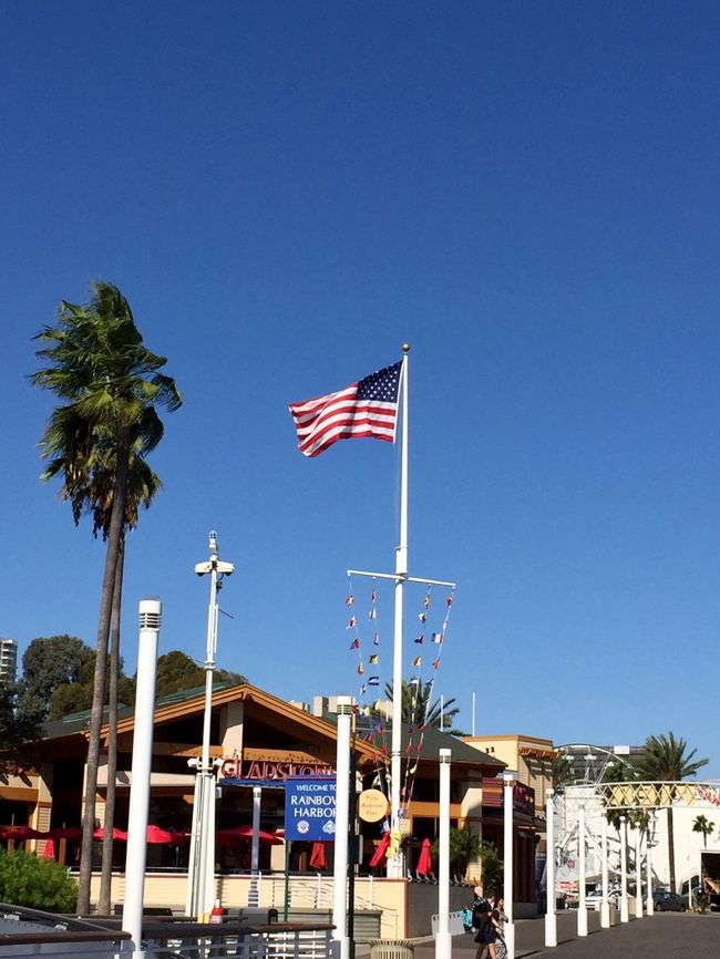 20181109 (金)<br /><br />ロング ビーチ (Long Beach)<br />アメリカ合衆国カリフォルニア州南部の港湾都市、サンペドロ湾に望む都市。<br /><br /><br />ショアライン ビレッジ (Shoreline Village)<br />カリフォルニア州ロング ビーチのショッピングモール。<br /><br /><br />レドンド ビーチ (Redondo Beach)<br />地元民に愛されるビーチで、庶民的でのどかな雰囲気、海外からの観光客が少なくて、ゆっくりできる場所。