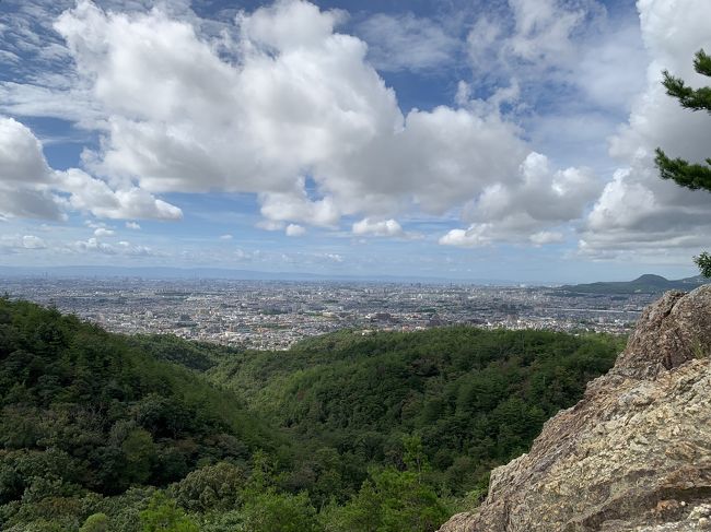 コロナの影響でどっこも行けないので、近くの中山連山へ。<br />阪急山本の北側から入山しました。