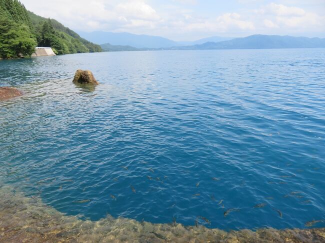 2020ねんお盆休み・・・の少し前に、仕事が少し落ち着いたので夏休みを取りました。<br /><br />世の中コロナで旅行は悪者モードでしたが、<br />自家用車であまり人と触れないように移動して対策。<br /><br />東北6県のうち、青森を除く5県から観光地をピックアップしてめぐりました。<br /><br />この日は、雫石から移動して青い水をたたえる田沢湖の観光です。