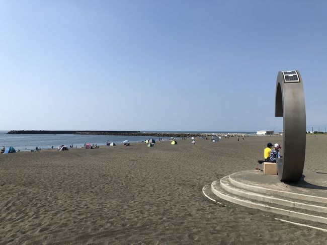 茅ヶ崎駅から平塚駅まで、海岸沿いを2時間ほどかけて歩きました。<br /><br /> 茅ヶ崎駅 → サザンビーチ → 茅ヶ崎漁港 → 柳島しおさい公園 → 湘南大橋 → 平塚駅