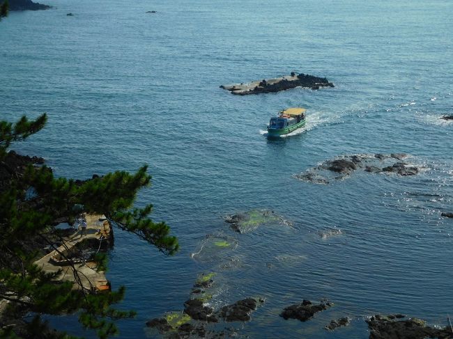 石川の旅2日目の後半は、夏の能登を体感しに!<br />のと里山海道を通り内灘町へ。<br />紺碧の眩しい海を横目に快適なドライブ。<br />かほく市にある道の駅高松に立ち寄り、砂浜の感触を確かめたら後はひたすら能登半島西岸の海沿いを北上。<br />目指すは志賀町の能登金剛・巌門。<br />4年ぶりの来訪です。