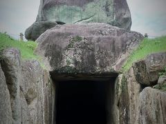 奈良県13   明日香村d  特別史蹟　石舞台古墳　☆総重量-2,300トンと推定・巨石30も組み合わせ