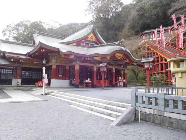 偶然出会った方に誘われて、祐徳稲荷神社と嬉野温泉に行きました。<br />バス旅は中断。