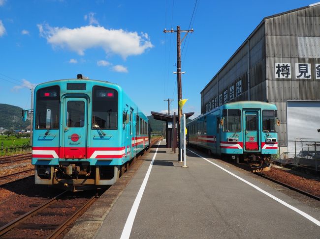 本巣駅では次の列車までの待ち時間を利用して駅散策にちょっと買い物して、引き続き樽見行きへ。冴え渡る青空の中、清流の根尾川の横を走っていきます。そして谷汲口駅からはコミュニティバスへ乗車。谷汲山へと向かってみましょう。<br /><br />524冊目　2020/09/13投稿