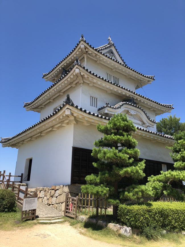 現存中に店主の1つ丸亀城にようやくたどり着きました残すところあと3天守です