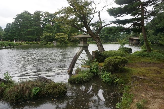 最終日は兼六園と金沢城公園を散策しました<br />連日の猛暑が収まり、この日も曇りだったため、数時間 歩き詰めるには涼しくて快適で助かりました<br />しっとり落ち着く庭園、そして真っ白で大きな城郭は加賀百万石を領する前田氏のかつての栄華を偲ばせる素晴らしいものでした