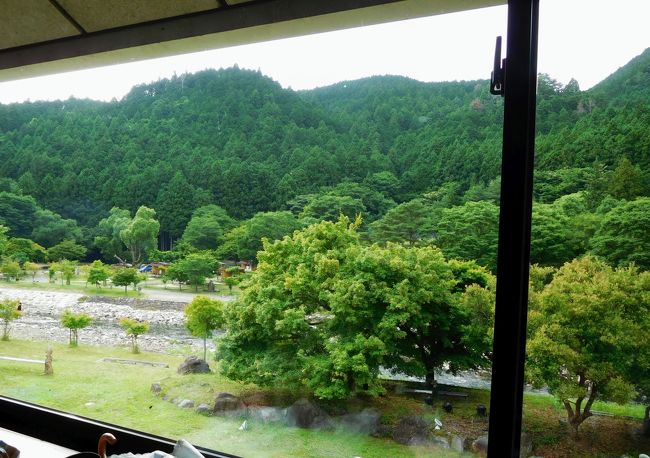 コロナ禍での旅行再開の第2弾。滋賀県甲賀市（こうかし）の山奥、「鈴鹿スカイライン」の入口近くにある「大河原温泉 かもしか荘」に出かけ、野洲川の河原を望みながら、BBQを楽しみました。他に宿泊客はいなく、露天風呂も独占できました。