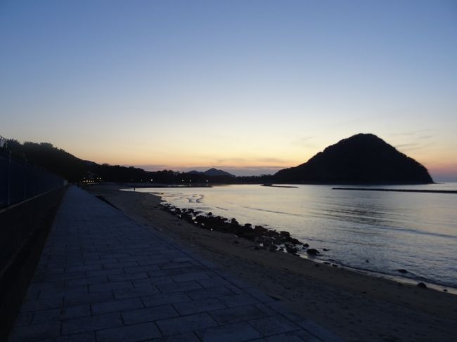 秋吉台で大地のパワーを感じた後、美しい水景色を巡りました。<br /><br />今回の旅行記の舞台は山口県の日本海側です!北上しついにたどり着いた萩市。萩市を巡り、絶景の夕暮れを目にしながら長かった1日を終えます。