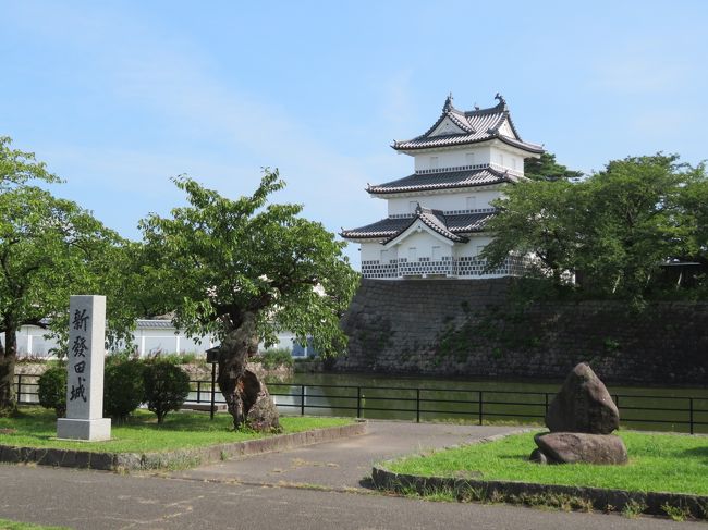 　フォートラベル上では未踏の県になっている新潟県と山形県に行って来ました。<br />　学生時代に横浜で住んでいた時、同じアパートだった上越市在住の友人と再会して山形県に行く予定でした。ところが出発日直前にその友人が急病発症し一緒に旅行する事ができなくなり、急遽一人旅となりました。<br />　計画当初は名古屋から新潟には高山本線ワイドビューひだに乗って富山経由で行く予定でしたが、直江津に立ち寄る必要がなくなり新潟へ直行する事にしました。昼間の時間を有効に使うべく、老骨に鞭打って新潟行きの夜行高速バスで旅立ちました。