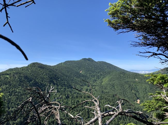 毎年妹家族と夏山登山をしていましたが、コロナの影響で今年は夫婦２人での登山となりました。温泉にも泊まってのんびり夏休みを堪能しました。2日目はメインの四阿山登山です。