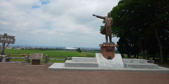 札幌を起点に旭川、函館と回りました。20日の札幌は最高気温25度と熱い首都圏を尻目に早くも秋の予感でベストシーズンだと思います。もっともそれ以外の日は230度超えたり温暖化の影響で北海道は冷房いらずは過去の話です。旭川は先月も来ましたが初心者向きのトレッキングツアーに参加しました。函館は時間ありましたので足を延ばし大沼で友人とゴルフなど充実した旅でした