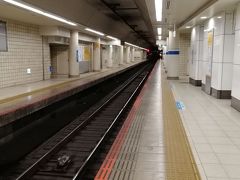 金曜夜の中野駅と新宿駅