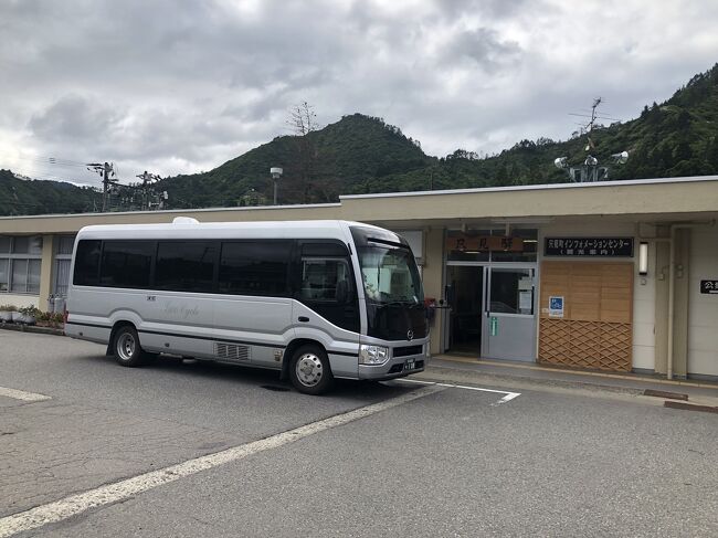 水害での災害復旧が遅れている只見線ですが、旅行自粛なので空いている上、平日休みが取れたこともあって、これがチャンスと、青春18きっぷでぐるりと一周してきました。<br />過去2回の只見線はぎっしり満員でしたので、休日だと代行バスや上越国境越えの不安がありました。<br />さて今回の旅もどうなることやら。