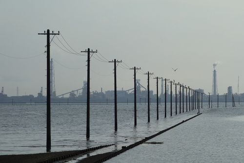 不思議な風景江川海岸海中電柱』木更津(千葉県)の旅行記・ブログ