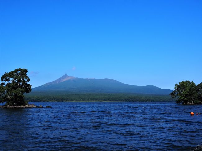 2020年　夏旅part2は函館旅行。<br />今回1人旅の予定でしたが4トラで知り合ったRinちゃんが関西から函館で合流してくれることになり楽しい旅になりました。<br />伊丹からの便が到着するまで、先に入った羽田便の私は空港バスで大沼公園までプチトリップ、雄大な駒ヶ岳を満喫しました♪<br />そこで今回1番ショックな事件が！！( ﾟДﾟ)！！<br />何と言うことでしょう。楽しみにしていた(//∇//)・・・（本編をご覧ください。）<br /><br />大沼公園満喫後は北斗で函館駅まで移動しました。<br />今回のお供は、てるてる坊主のしなちゃん。お天気に恵まれますように(^^)<br />