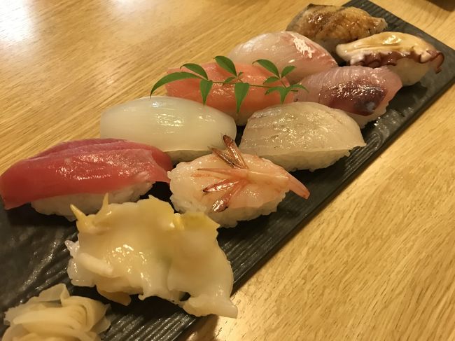 今年はいつもよりだいぶ短い夏休み。せめてもの思い出づくりに、ウワサのGo toトラベルを活用してお安く近場の金沢へ。例のごとく母子旅にしようと思ったら珍しくダンナも「ついていく!」と……たまにはいいか~と家族でプチ旅をしてまいりました。<br /><br />8/15 羽田→小松空港~金沢観光<br />8/16 金沢~和倉温泉~小松空港→羽田<br />