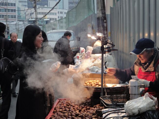 初めてのソウル その6（韓国・ロシア・ドイツ・イギリス・フランス 14日間の旅 1-6）焼き栗屋台の韓国美人！　