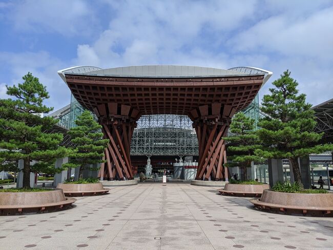 未訪問の北陸に行きたいと思っていたところ、週末の予定が空いているタイミングで、ANAトクたびマイルに富山が含まれていました。天気予報も快晴の見込みだった為、急遽、片道3000マイルで航空券を発券して北陸三県を回ってきました。<br /><br />■旅程<br />　1日目　東京⇒富山⇒金沢<br />　　ANA319 HND 18:15 ⇒ TOY 19:15<br />　2日目　金沢<br />　3日目　金沢⇒東尋坊⇒富山⇒東京<br />　　ANA322 TOY 19:45 ⇒ HND 20:50<br /><br />■宿泊先<br />　・天然温泉　加賀の湧泉　ドーミーイン金沢<br />